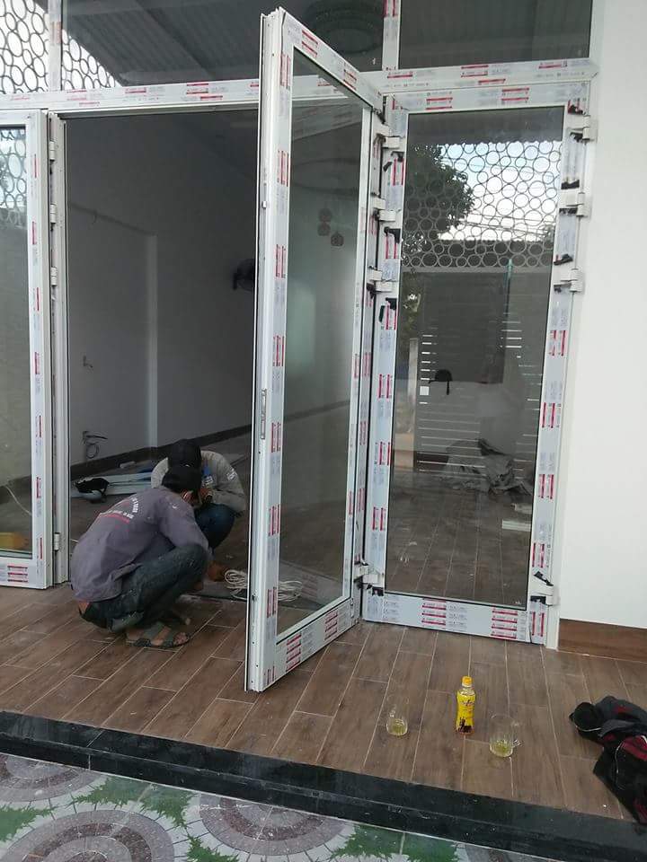 Cửa đi mở quay 4 cánh - Nhôm XINGFA