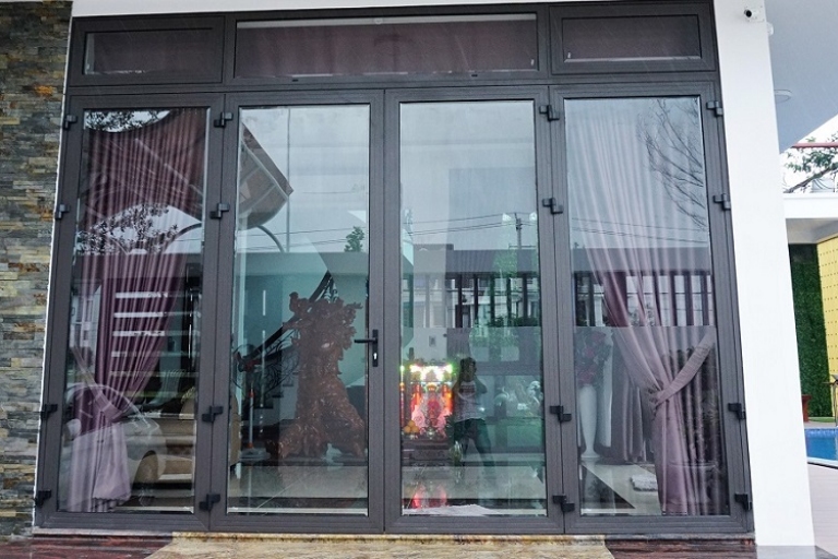 cửa đi mở quay 4 cánh nhôm XINGFA - 0901995441