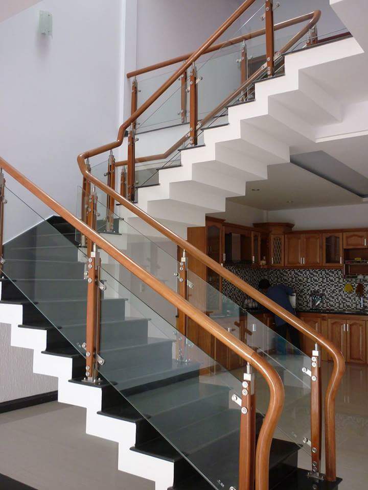 Lan can cầu thang kính, tay vịn gỗ xoan đào