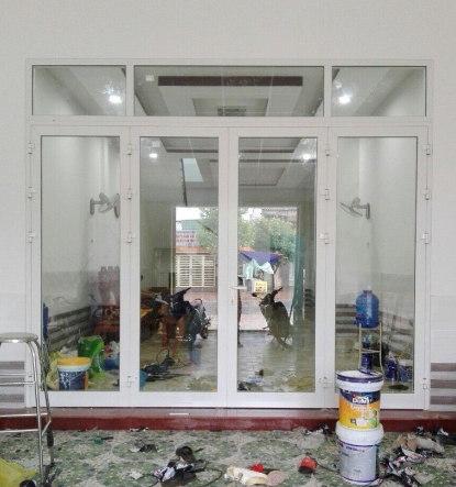 Cửa đi mở  quay 4 cánh