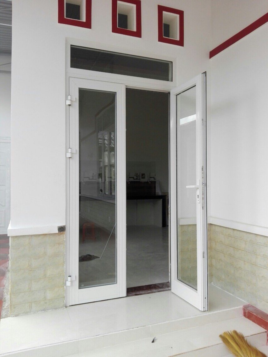 Cửa đi mở  quay 2 cánh