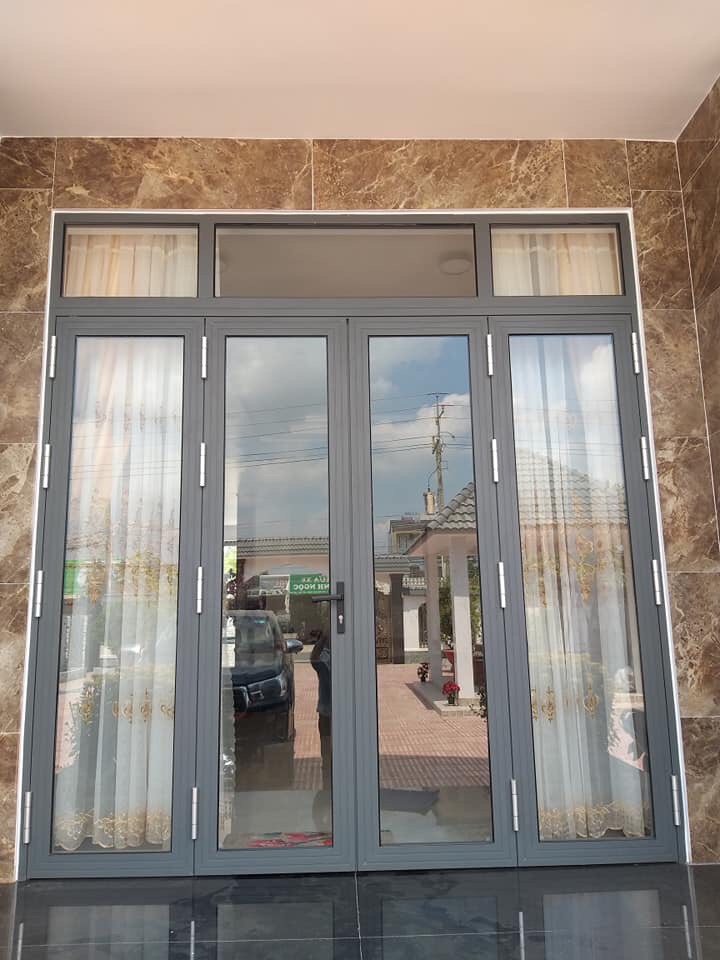 CỬA ĐI 4 CÁNH MÀU GHI XÁM - 0914734979