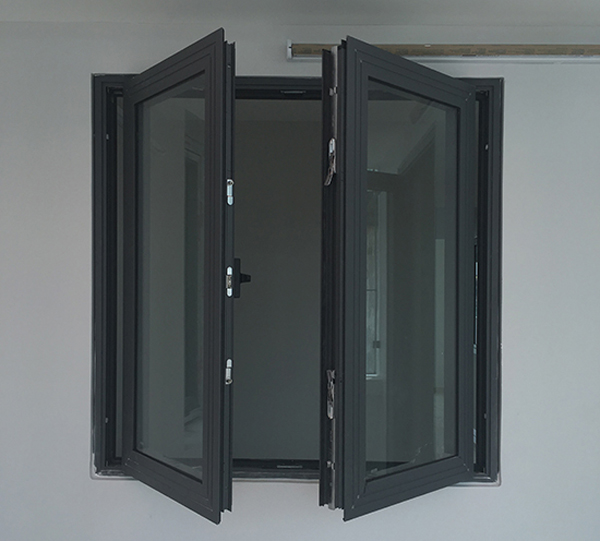 Cửa sổ mở quay 2 cánh nhôm XINGFA